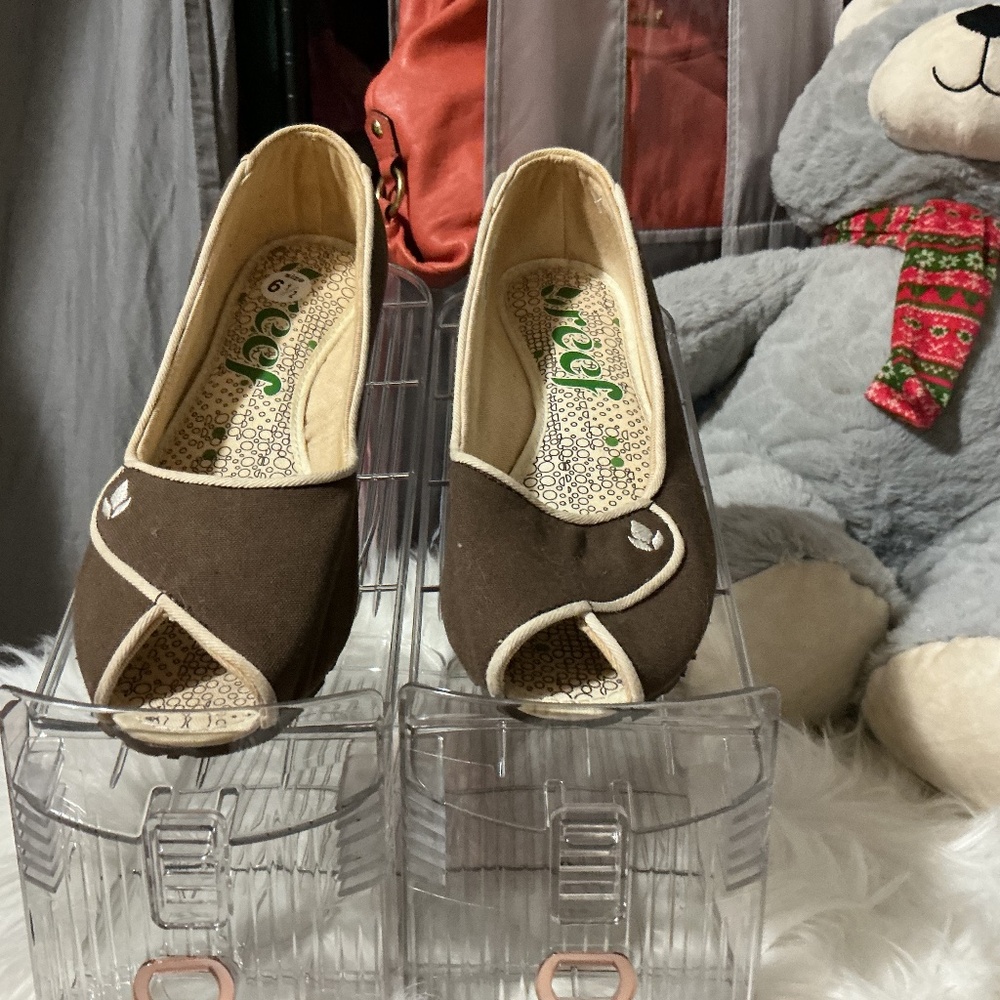 Womens flats